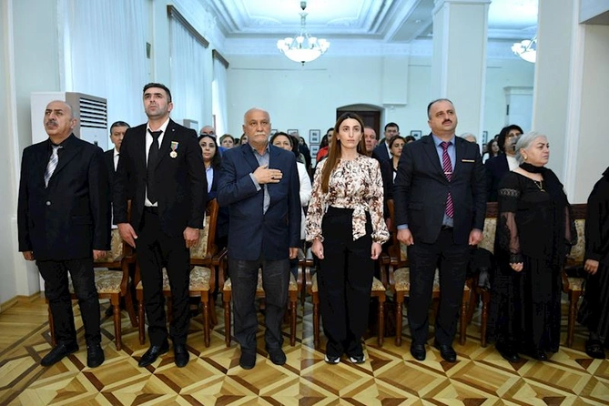 Yeni Azərbaycan Partiyası Səbail rayon təşkilatı və Milli Azərbaycan Tarix muzeyinin birgə təşkilatçılığı ilə “27 sentyabr Anım Günü” ilə əlaqədar tədbir keçirilib — FOTOLAR