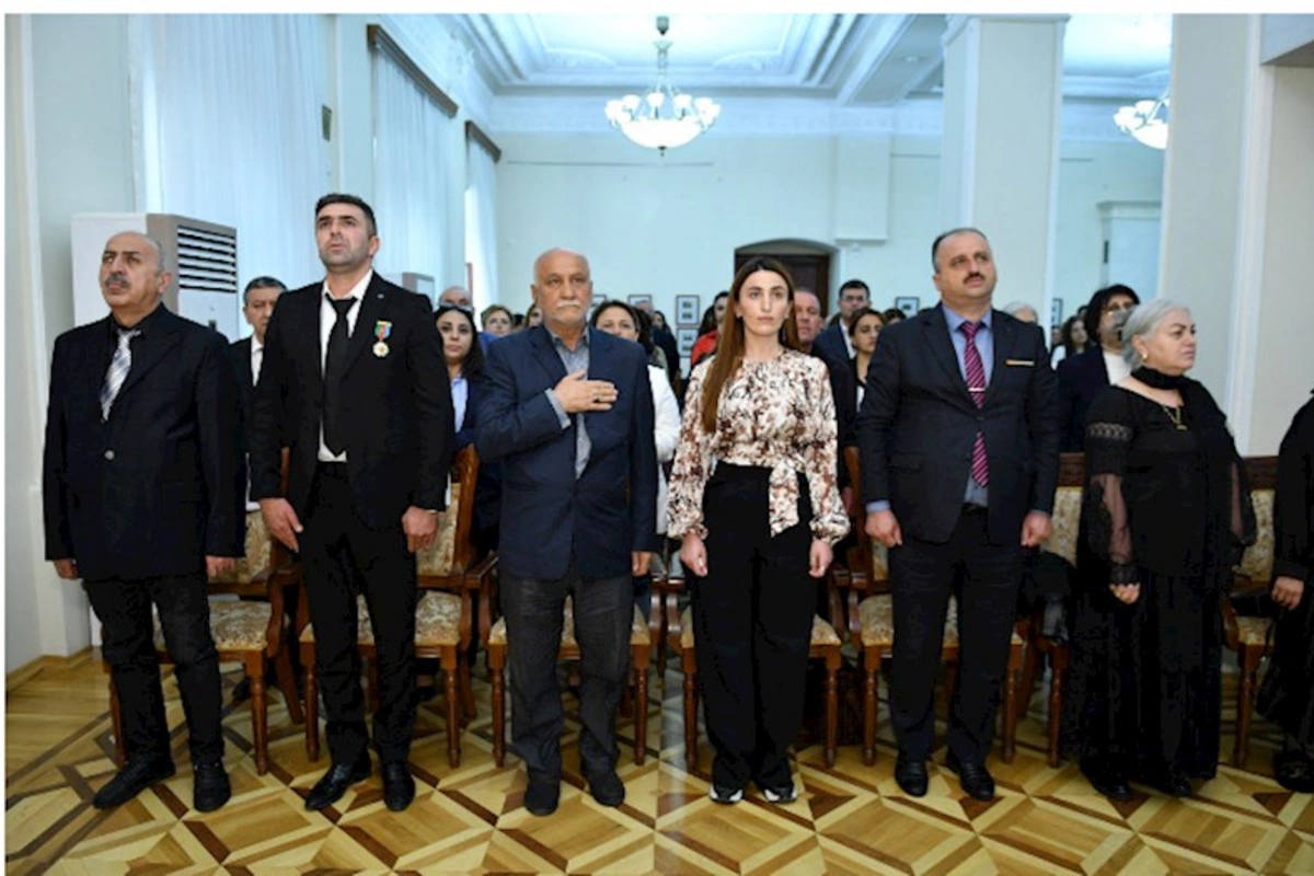 Yeni Azərbaycan Partiyası Səbail rayon təşkilatı və Milli Azərbaycan Tarix muzeyinin birgə təşkilatçılığı ilə “27 sentyabr Anım Günü” ilə əlaqədar tədbir keçirilib — FOTOLAR
