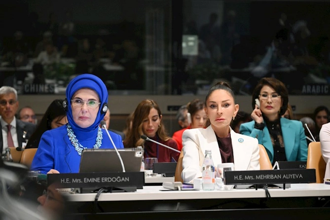 Mehriban Əliyeva qızları ilə Nyu-Yorkda xüsusi sessiyada — FOTOLAR Mehriban Əliyeva qızları ilə Nyu-Yorkda xüsusi sessiyada — FOTOLAR