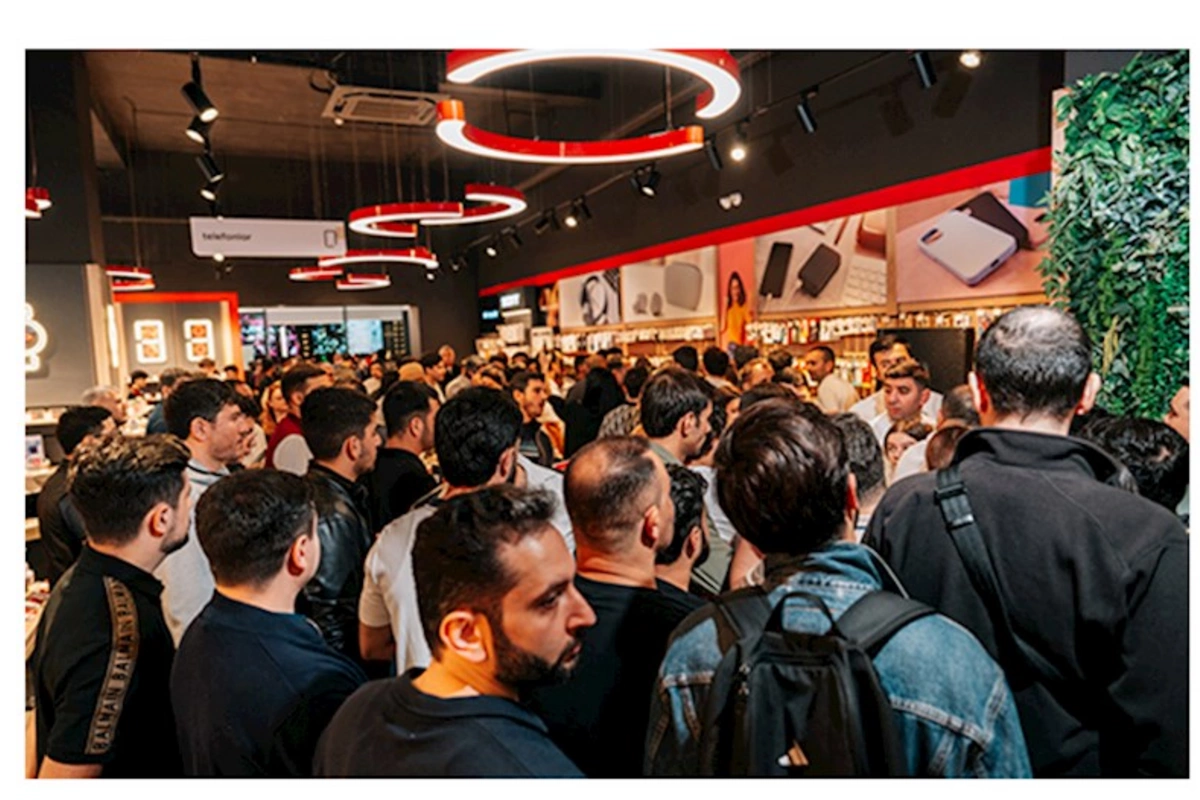 Bakıda “iPhone 17” üçün gecəyarısı növbəyə durdular