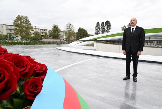 İlham Əliyev Gəncə Memorial Kompleksinin açılışında iştirak etdi — VİDEO/FOTOLAR (YENİLƏNİB)