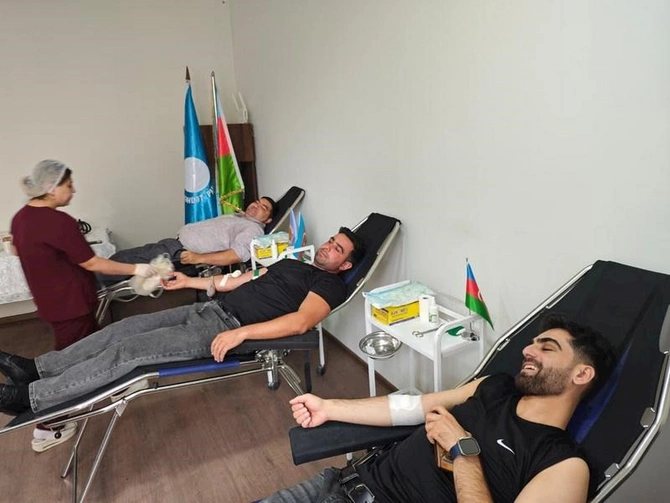 Vəhdət Partiyası Anım Gününə həsr olunmuş Yaşatmaq ən böyük qəhrəmanlıqdır” şüarı altında könüllü qanvermə aksiyası keçirib — FOTOLAR