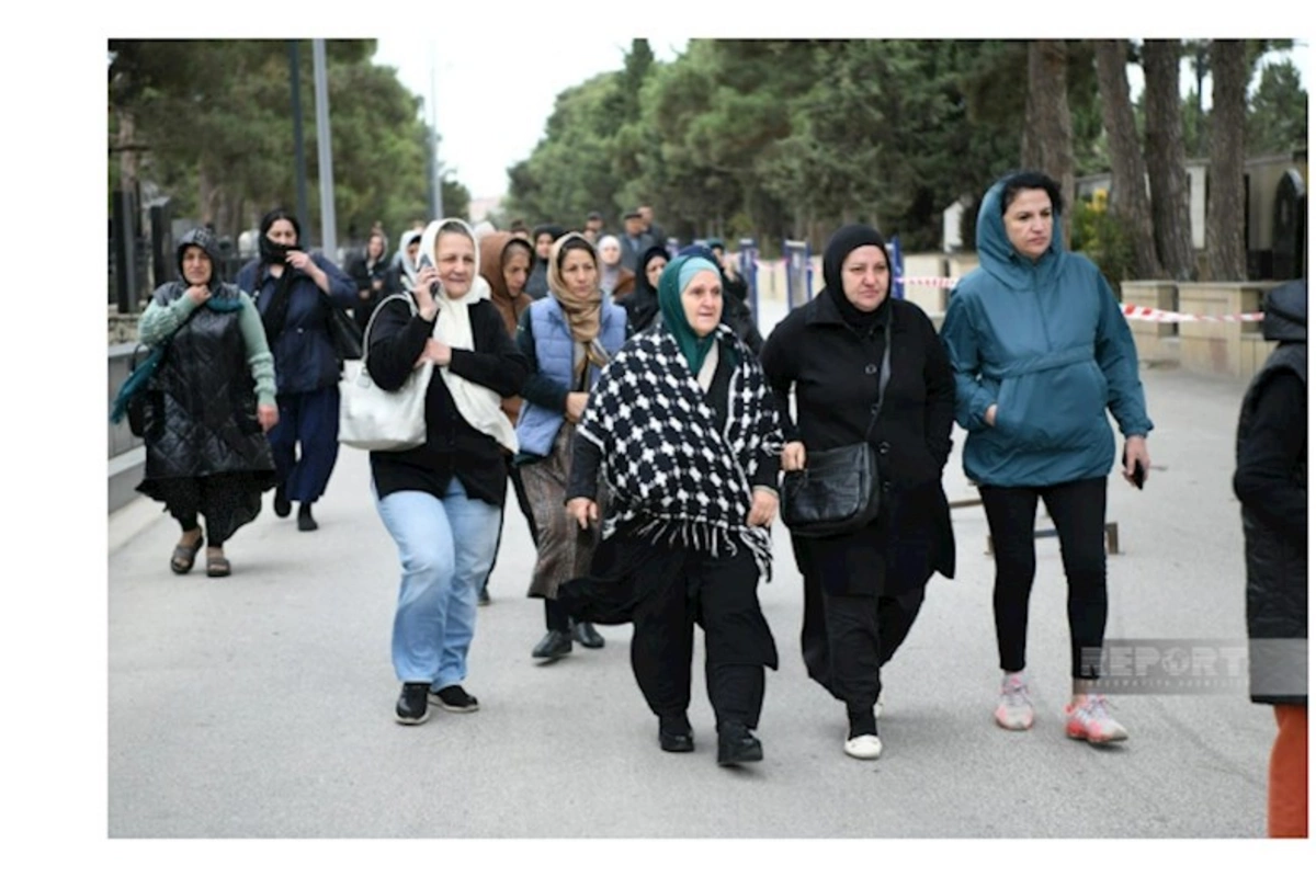 Vətən müharibəsinin başlamasının il dönümü ilə əlaqədar 2-ci Şəhidlər xiyabanına ziyarət başlayıb — FOTOLAR
