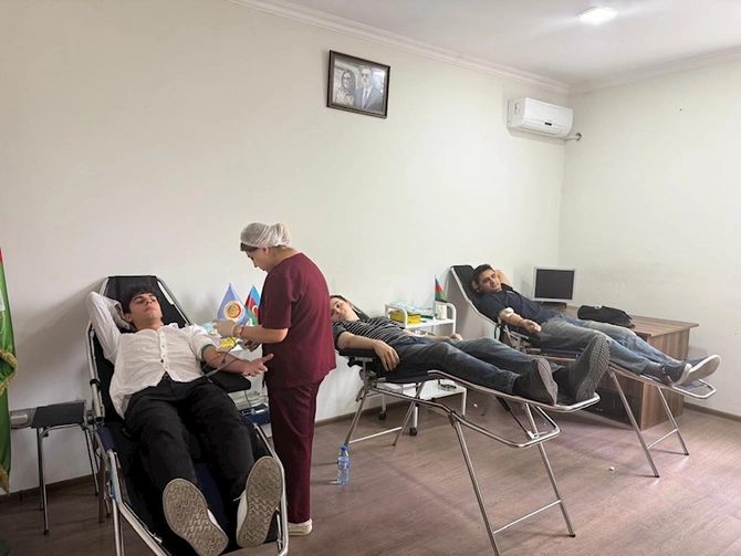 Vəhdət Partiyası Anım Gününə həsr olunmuş Yaşatmaq ən böyük qəhrəmanlıqdır” şüarı altında könüllü qanvermə aksiyası keçirib — FOTOLAR
