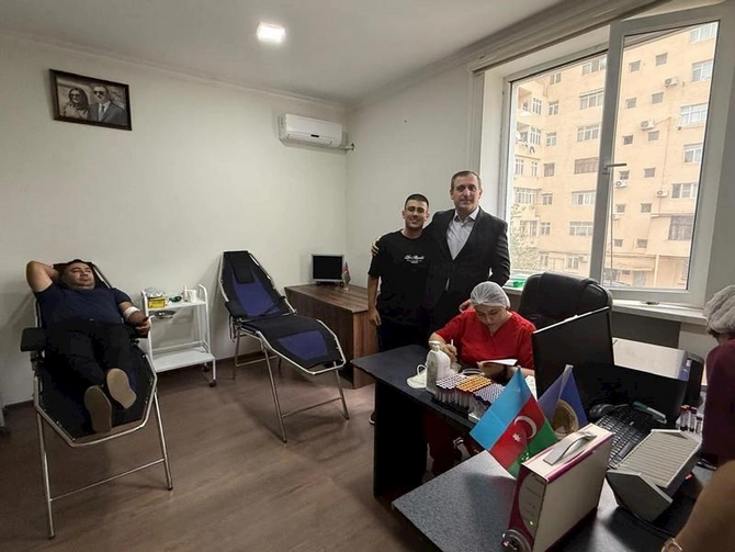 Vəhdət Partiyası Anım Gününə həsr olunmuş Yaşatmaq ən böyük qəhrəmanlıqdır” şüarı altında könüllü qanvermə aksiyası keçirib — FOTOLAR
