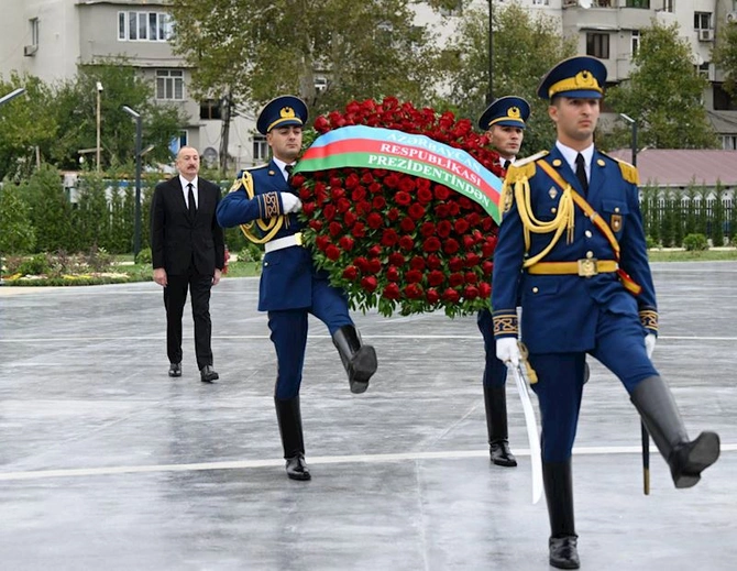 İlham Əliyev Gəncə Memorial Kompleksinin açılışında iştirak etdi — VİDEO/FOTOLAR (YENİLƏNİB)