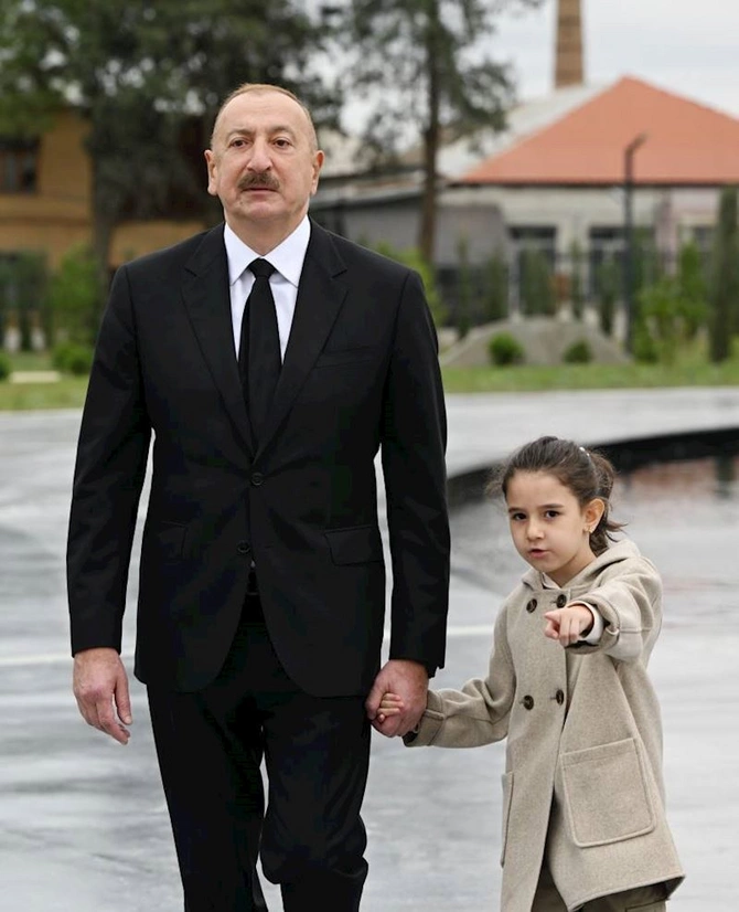 İlham Əliyev Gəncə Memorial Kompleksinin açılışında iştirak etdi — VİDEO/FOTOLAR (YENİLƏNİB)