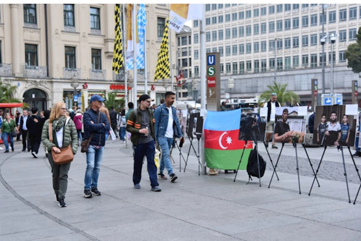 Münxenin mərkəzində Azərbaycanın mina qurbanlarına dair fotosərgi — FOTOLAR