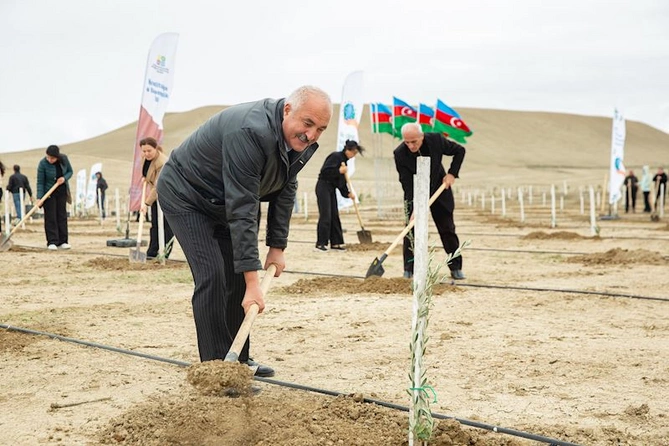 ETSN kollektivi şəhidlərin əziz xatirəsini yad etdi — FOTOLAR