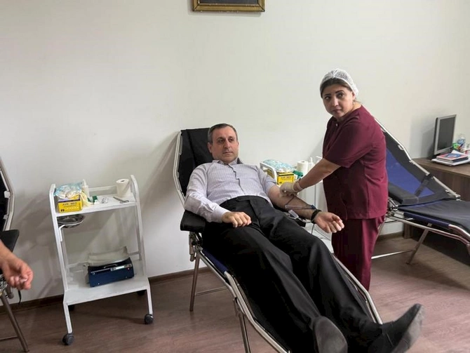 Vəhdət Partiyası Anım Gününə həsr olunmuş Yaşatmaq ən böyük qəhrəmanlıqdır” şüarı altında könüllü qanvermə aksiyası keçirib — FOTOLAR