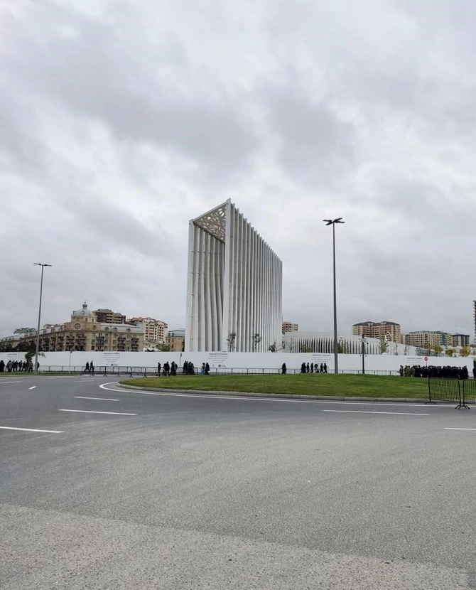 Vəhdət Partiyasının rəhbərliyi və nümayəndələri Zəfər Parkında şəhidlərimizin xatirəsin yad edib — FOTOLAR