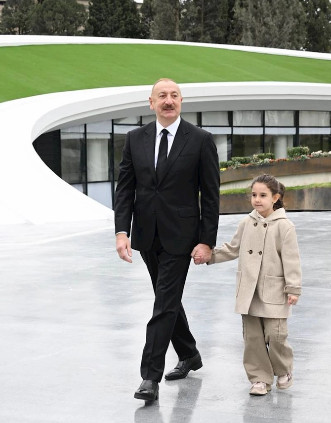 İlham Əliyev Gəncə Memorial Kompleksinin açılışında iştirak etdi — VİDEO/FOTOLAR (YENİLƏNİB)