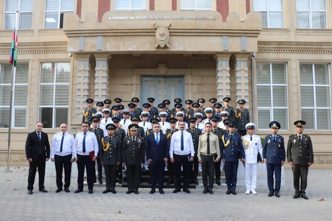 Hərbi prokuror Heydər Əliyev adına Hərbi İnstitutun kursantları ilə görüşüb — FOTOLAR Hərbi prokuror Heydər Əliyev adına Hərbi İnstitutun kursantları ilə görüşüb — FOTOLAR
