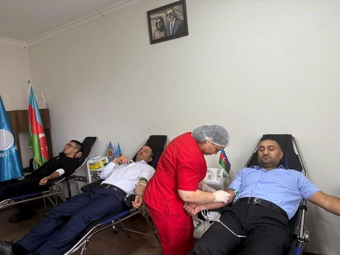 Vəhdət Partiyası Anım Gününə həsr olunmuş Yaşatmaq ən böyük qəhrəmanlıqdır” şüarı altında könüllü qanvermə aksiyası keçirib — FOTOLAR