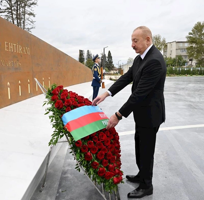 İlham Əliyev Gəncə Memorial Kompleksinin açılışında iştirak etdi — VİDEO/FOTOLAR (YENİLƏNİB)