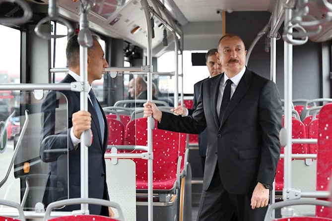 İlham Əliyev “BakuBus” MMC-nin Gəncə Avtoparkının açılışında iştirak edib — FOTOLAR