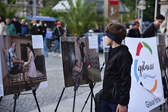 Münxenin mərkəzində Azərbaycanın mina qurbanlarına dair fotosərgi — FOTOLAR
