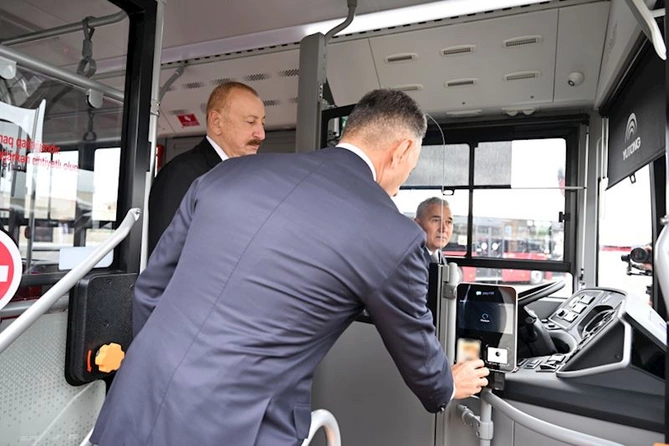 İlham Əliyev “BakuBus” MMC-nin Gəncə Avtoparkının açılışında iştirak edib — FOTOLAR