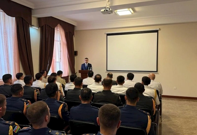 Hərbi prokuror Heydər Əliyev adına Hərbi İnstitutun kursantları ilə görüşüb — FOTOLAR Hərbi prokuror Heydər Əliyev adına Hərbi İnstitutun kursantları ilə görüşüb — FOTOLAR