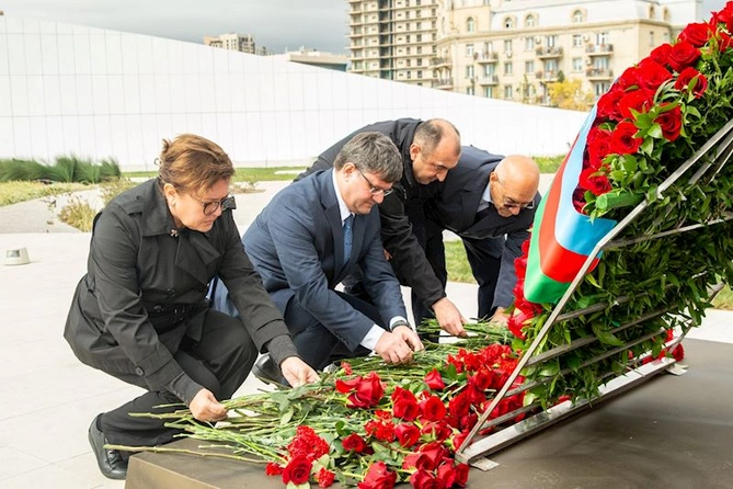 ETSN kollektivi şəhidlərin əziz xatirəsini yad etdi — FOTOLAR