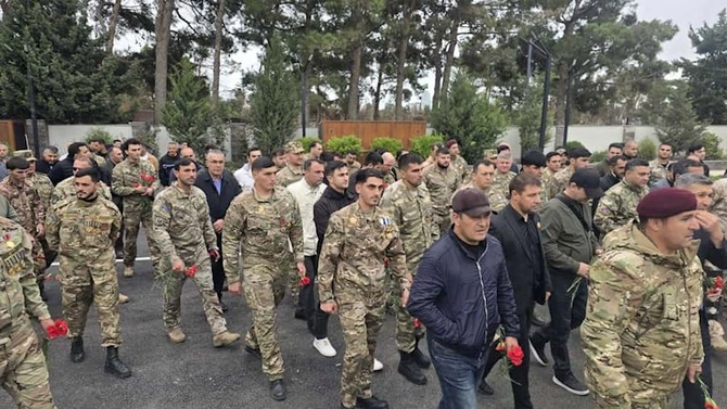 Xüsusi Təyinatlıların Qaziləri, Şəhid Ailələri və Veteranları İctimai Birliyi Şəhidlər Xiyabanını ziyarət edib — FOTOLAR
