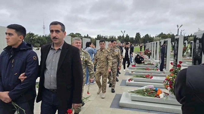 Xüsusi Təyinatlıların Qaziləri, Şəhid Ailələri və Veteranları İctimai Birliyi Şəhidlər Xiyabanını ziyarət edib — FOTOLAR