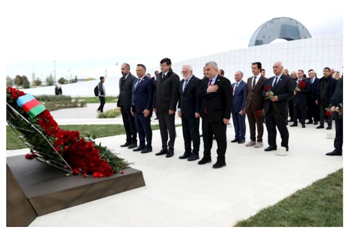 Azərbaycanda səfərdə olan türkiyəli rektorlar Zəfər parkını ziyarət ediblər