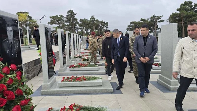 Xüsusi Təyinatlıların Qaziləri, Şəhid Ailələri və Veteranları İctimai Birliyi Şəhidlər Xiyabanını ziyarət edib — FOTOLAR