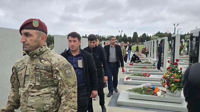 Xüsusi Təyinatlıların Qaziləri, Şəhid Ailələri və Veteranları İctimai Birliyi Şəhidlər Xiyabanını ziyarət edib — FOTOLAR