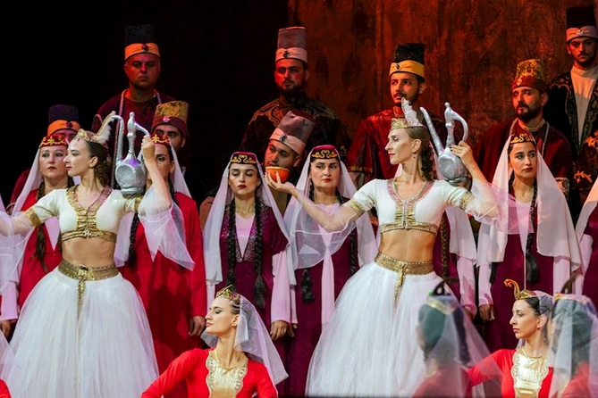 Üzeyir Hacıbəyli festivalının təntənəli bağlanışı “Koroğlu” operasının yeni quruluşu ilə yadda qaldı — FOTOLAR