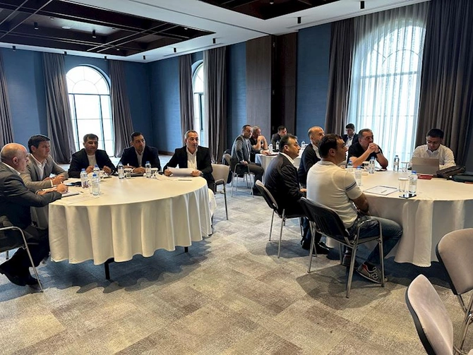 Azəriqaz” İB-nin kommersiya sahəsi üzrə 2025-ci il ərzində görülmüş işlərin nəticələrinə dair müşavirə keçirilib — FOTOLAR