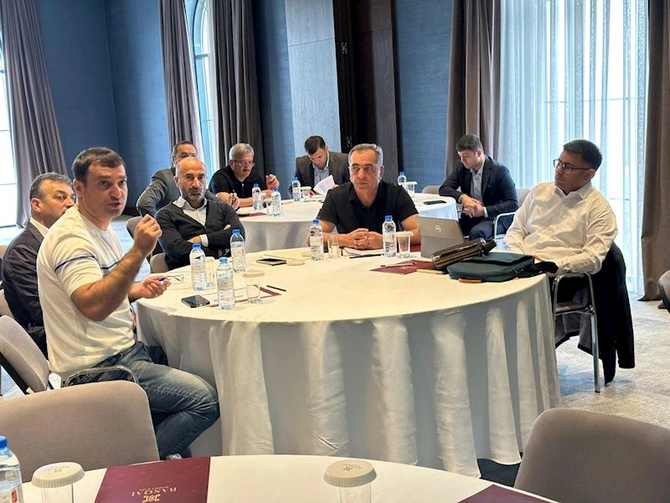 Azəriqaz” İB-nin kommersiya sahəsi üzrə 2025-ci il ərzində görülmüş işlərin nəticələrinə dair müşavirə keçirilib — FOTOLAR