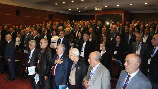 Arzuxan Əlizadə yenidən sədr seçildi — FOTOLAR Arzuxan Əlizadə yenidən sədr seçildi — FOTOLAR