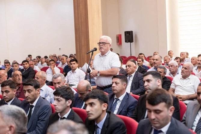 Salyanda pambıqçılıqla bağlı müşavirə keçirildi — FOTOLAR
