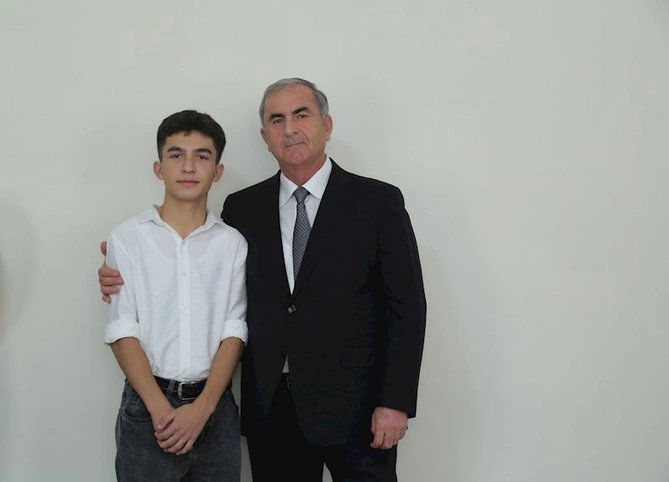 Sevindik Hətəmov yüksək bal toplayan tələbələrlə görüşdü — FOTOLAR