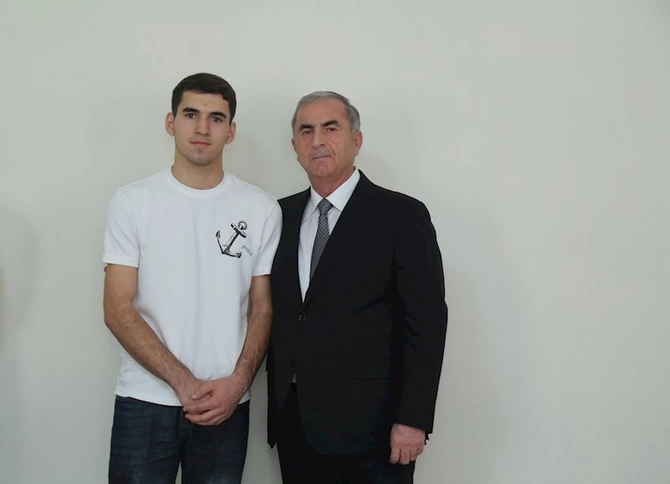 Sevindik Hətəmov yüksək bal toplayan tələbələrlə görüşdü — FOTOLAR