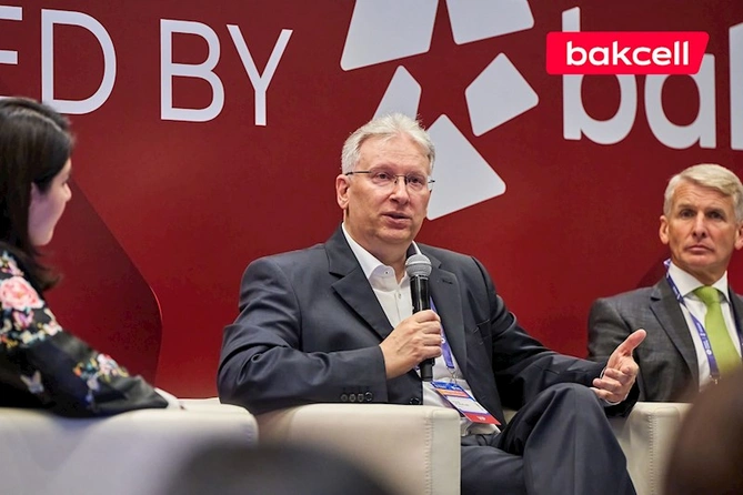“Bakcell”in baş icraçı direktoru “INMerge” İnnovasiya Sammitində çıxış edib — FOTOLAR