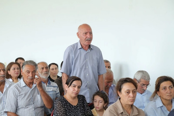Hacıqabul rayonunun Padar qəsəbəsində növbəti səyyar qəbul-görüş keçirildi — FOTOLAR Hacıqabul rayonunun Padar qəsəbəsində növbəti səyyar qəbul-görüş keçirildi — FOTOLAR