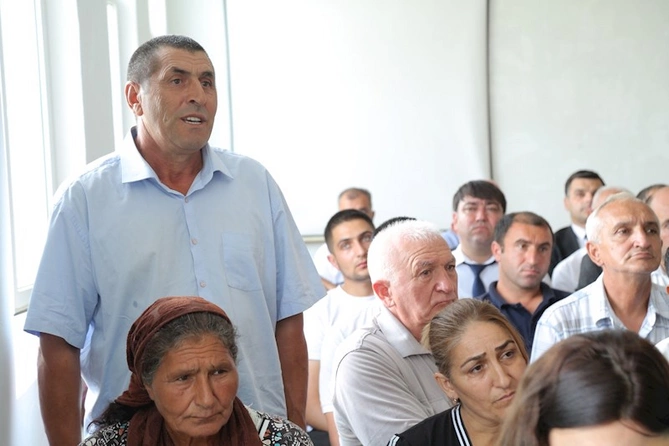 Hacıqabul rayonunun Padar qəsəbəsində növbəti səyyar qəbul-görüş keçirildi — FOTOLAR Hacıqabul rayonunun Padar qəsəbəsində növbəti səyyar qəbul-görüş keçirildi — FOTOLAR