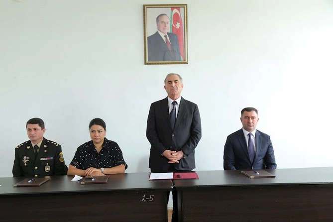 Hacıqabul rayonunun Padar qəsəbəsində növbəti səyyar qəbul-görüş keçirildi — FOTOLAR Hacıqabul rayonunun Padar qəsəbəsində növbəti səyyar qəbul-görüş keçirildi — FOTOLAR