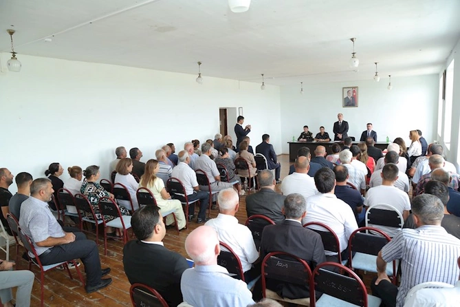 Hacıqabul rayonunun Padar qəsəbəsində növbəti səyyar qəbul-görüş keçirildi — FOTOLAR Hacıqabul rayonunun Padar qəsəbəsində növbəti səyyar qəbul-görüş keçirildi — FOTOLAR