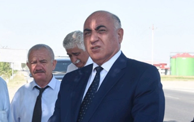 Dəmir barmaqlıqlar arxasında dözə bilməyən məmurlar...
