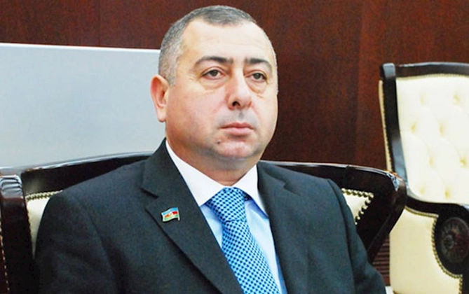 Dəmir barmaqlıqlar arxasında dözə bilməyən məmurlar...