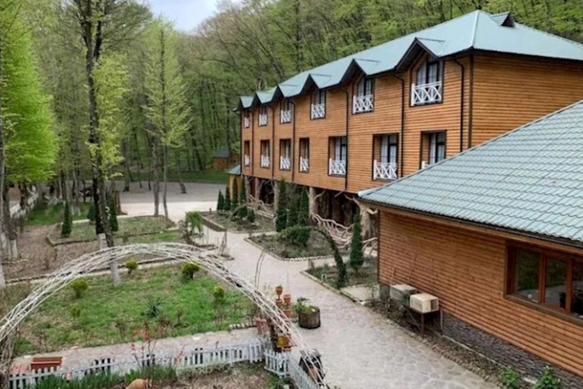 Qubadakı məşhur restorandan şikayət: “Gecədən su yox idi”
