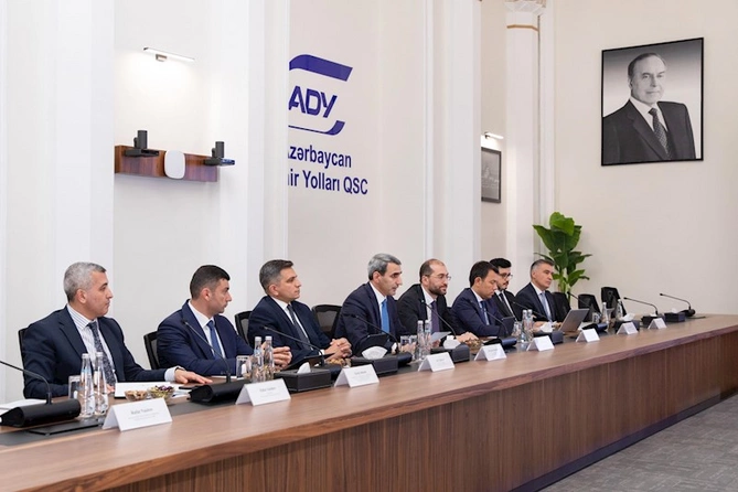 ADY-də ABŞ-nin biznes nümayəndə heyəti ilə görüş keçirildi — FOTOLAR