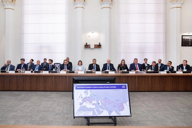 ADY-də ABŞ-nin biznes nümayəndə heyəti ilə görüş keçirildi — FOTOLAR