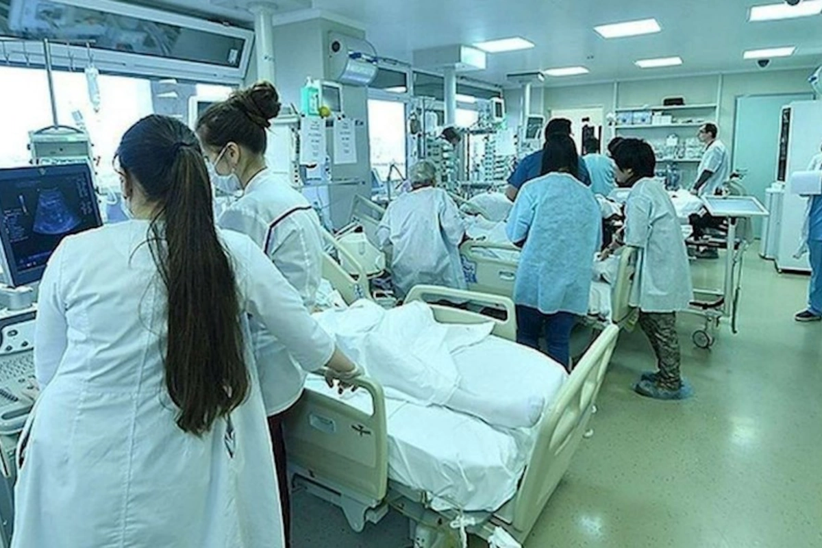 Dəniz sahilində kütləvi zəhərlənmə — Xəstəxanaya çatdırıldılar