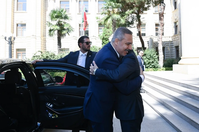 Ceyhun Bayramovun Hakan Fidanla təkbətək görüşü keçirilir — FOTOLAR (YENİLƏNİB)