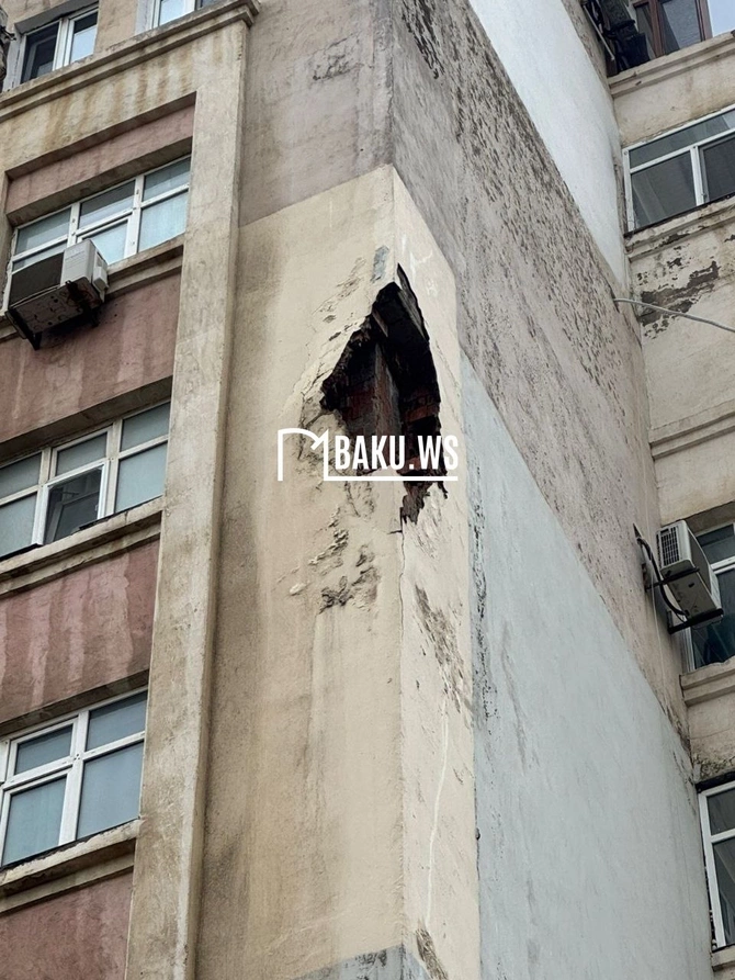 Binəqədidə bina fasadı uçdu: Sakinlər MTK-dan narazıdır — VİDEO/FOTOLAR