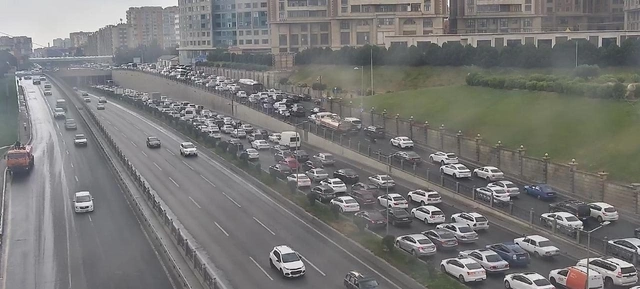Metronun 20 Yanvar stansiyası istiqamətində QƏZA: Sıxlıq yarandı — VİDEO/FOTOLAR